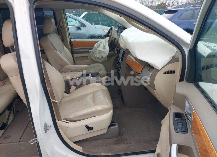 Photo 5 of 2010 Chrysler Town & COUNTRY LIMITED (VIN 2A4RR6DXXAR126455)