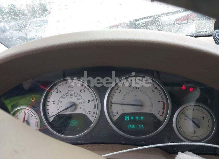 Photo 7 of 2010 Chrysler Town & COUNTRY LIMITED (VIN 2A4RR6DXXAR126455)