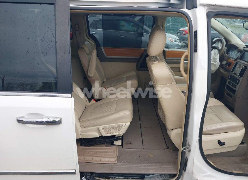 Photo 8 of 2010 Chrysler Town & COUNTRY LIMITED (VIN 2A4RR6DXXAR126455)