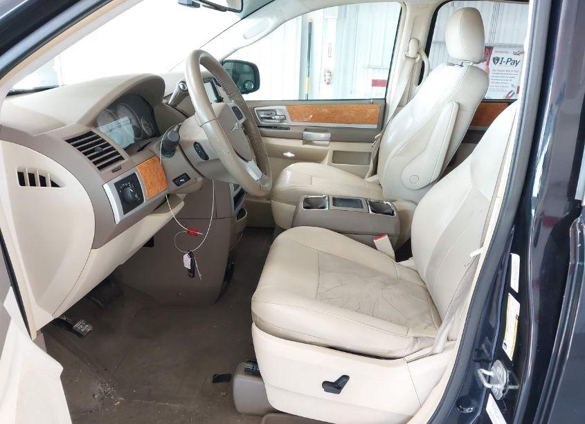 Photo 15 of 2010 Chrysler Town & COUNTRY LIMITED (VIN 2A4RR6DXXAR253528)