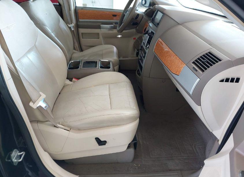 Photo 5 of 2010 Chrysler Town & COUNTRY LIMITED (VIN 2A4RR6DXXAR253528)