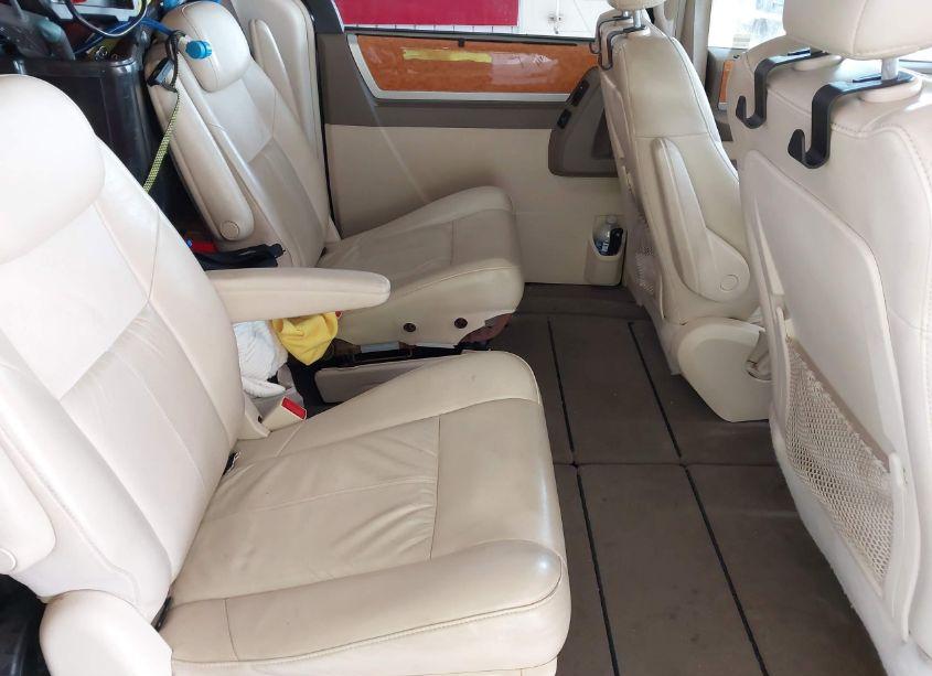 Photo 8 of 2010 Chrysler Town & COUNTRY LIMITED (VIN 2A4RR6DXXAR253528)