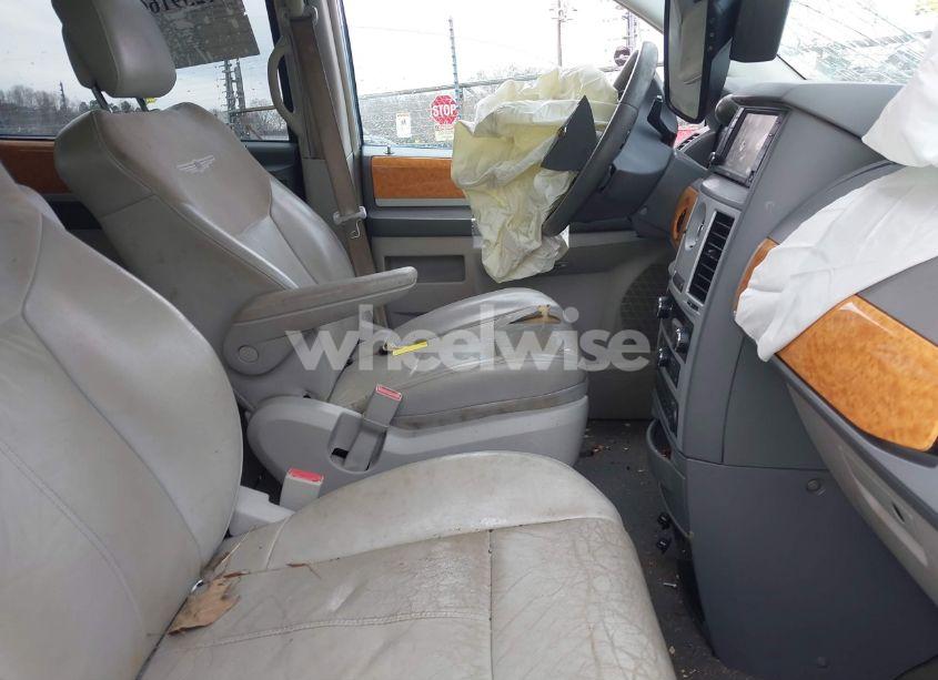 Photo 5 of 2010 Chrysler Town & COUNTRY NEW LIMITED (VIN 2A4RR7DX0AR386370)