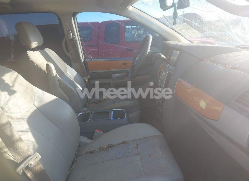 Photo 5 of 2010 Chrysler Town & COUNTRY NEW LIMITED (VIN 2A4RR7DX3AR321903)