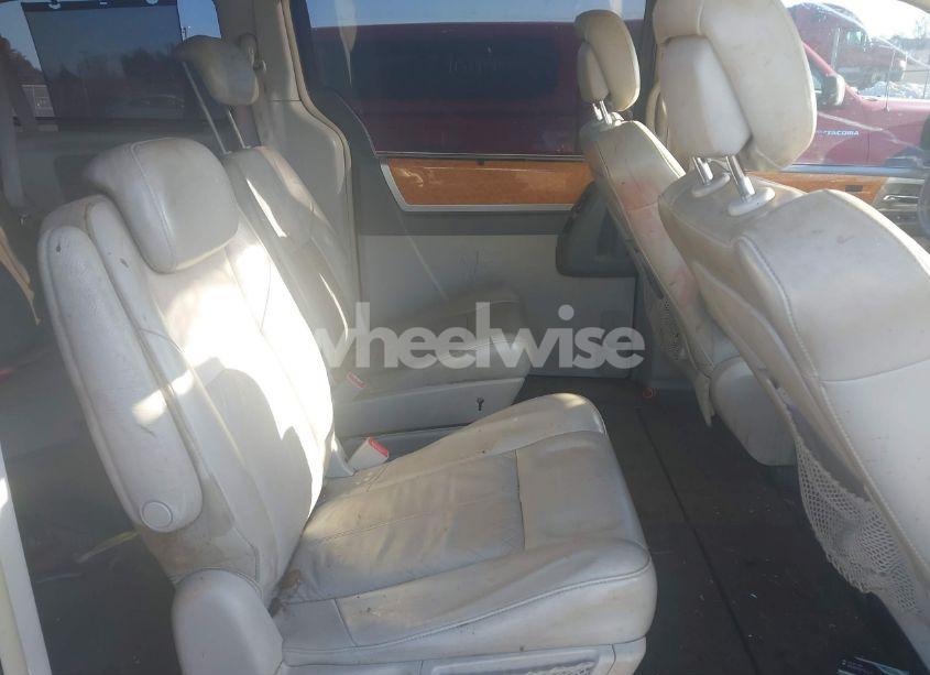 Photo 8 of 2010 Chrysler Town & COUNTRY NEW LIMITED (VIN 2A4RR7DX3AR321903)