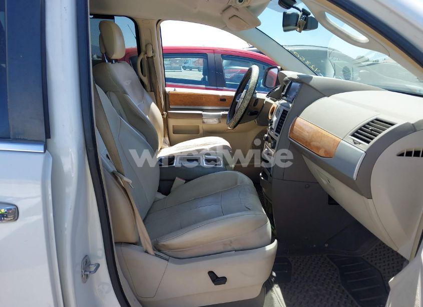 Photo 5 of 2010 Chrysler Town & COUNTRY NEW LIMITED (VIN 2A4RR7DX5AR321935)