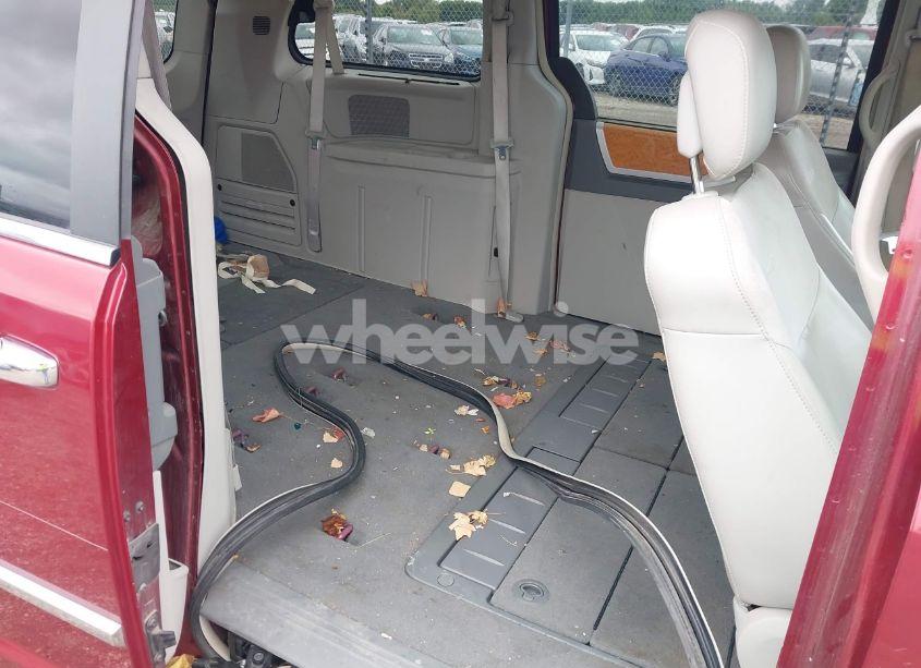 Photo 8 of 2010 Chrysler Town & COUNTRY NEW LIMITED (VIN 2A4RR7DX7AR366259)