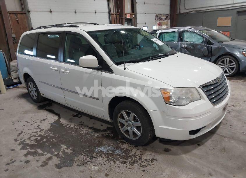 2010 Chrysler Town & COUNTRY TOURING PLUS (VIN 2A4RR8D10AR320337) main photo