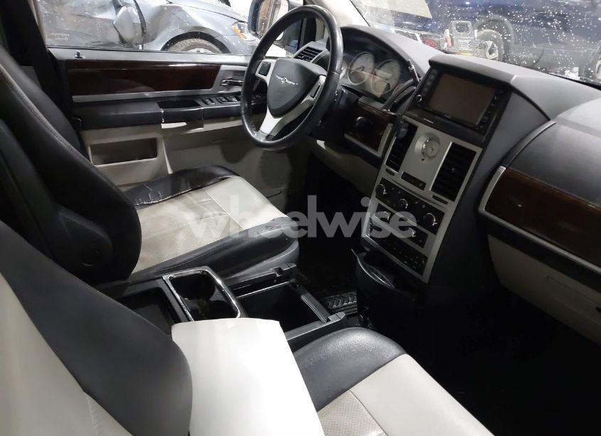 Photo 5 of 2010 Chrysler Town & COUNTRY TOURING PLUS (VIN 2A4RR8D10AR320337)