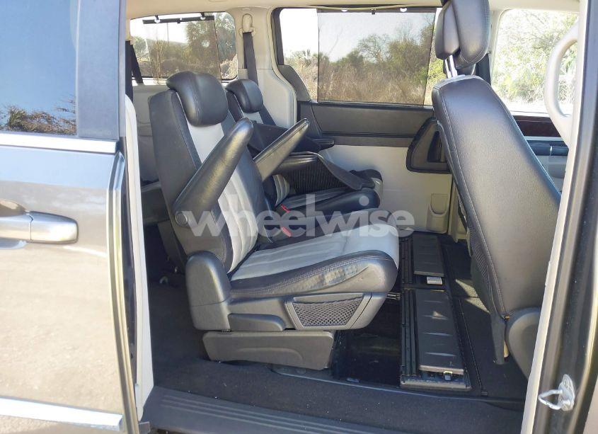 Photo 8 of 2010 Chrysler Town & COUNTRY TOURING PLUS (VIN 2A4RR8D10AR386340)