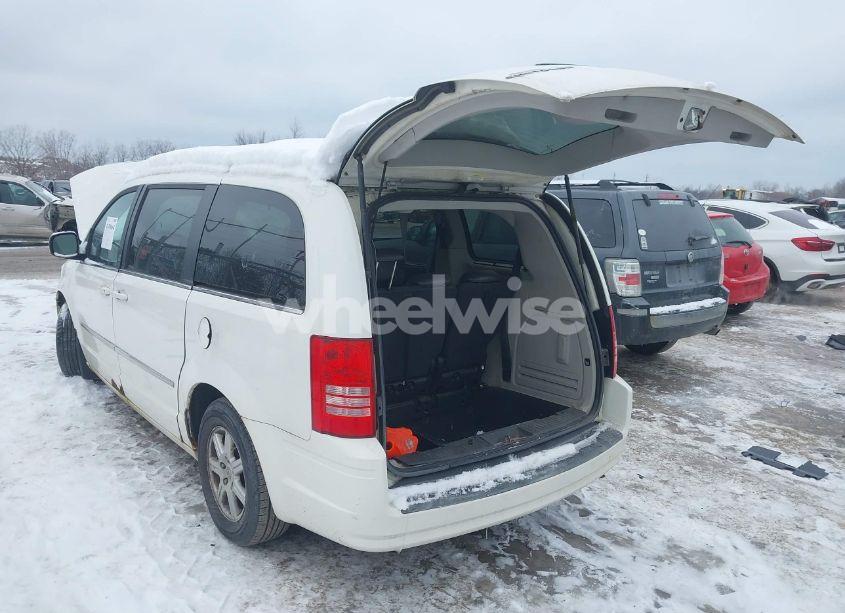 Photo 3 of 2010 Chrysler Town & COUNTRY TOURING PLUS (VIN 2A4RR8D12AR393712)