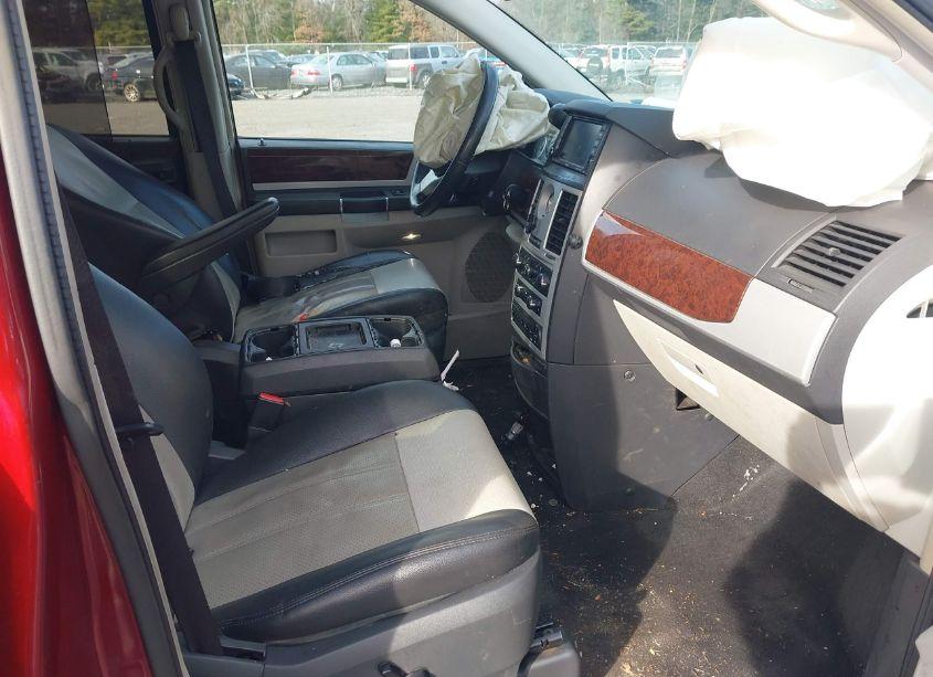 Photo 5 of 2010 Chrysler Town & COUNTRY TOURING PLUS (VIN 2A4RR8D13AR380886)