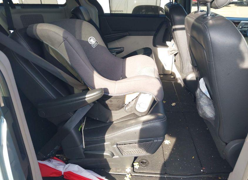 Photo 8 of 2010 Chrysler Town & COUNTRY TOURING PLUS (VIN 2A4RR8D14AR321135)