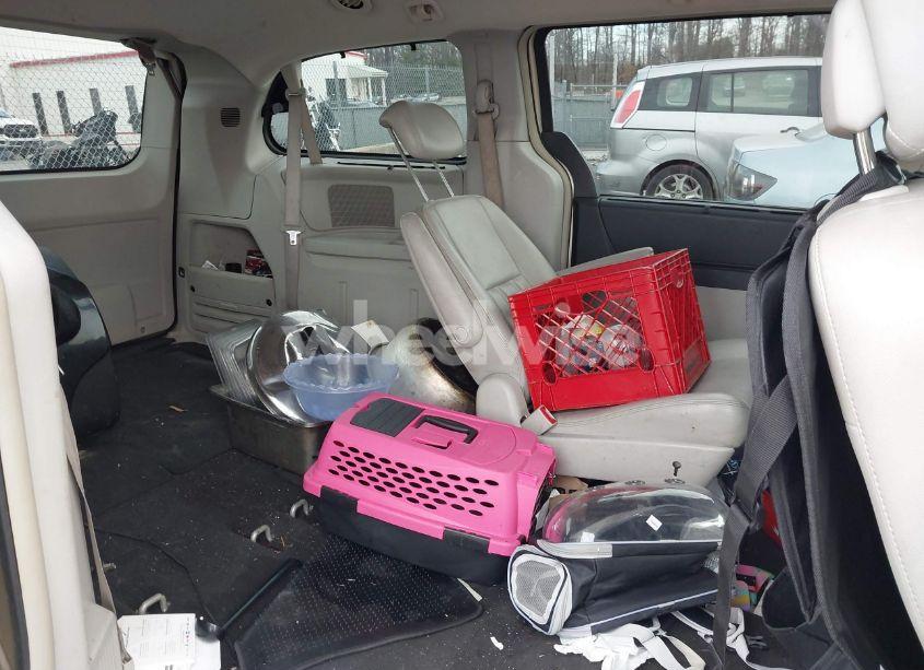 Photo 8 of 2010 Chrysler Town & COUNTRY TOURING PLUS (VIN 2A4RR8D14AR392027)