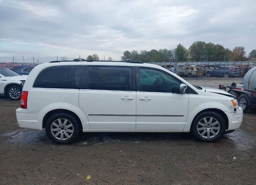 Photo 13 of 2010 Chrysler Town & COUNTRY TOURING PLUS (VIN 2A4RR8D14AR441503)