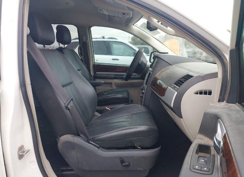 Photo 5 of 2010 Chrysler Town & COUNTRY TOURING PLUS (VIN 2A4RR8D14AR441503)