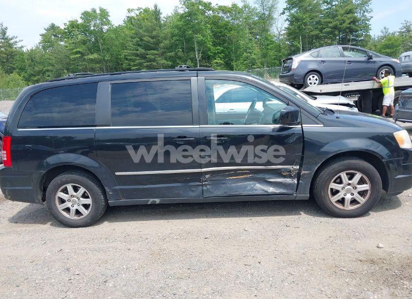 Photo 14 of 2010 Chrysler Town & COUNTRY TOURING PLUS (VIN 2A4RR8D14AR442277)
