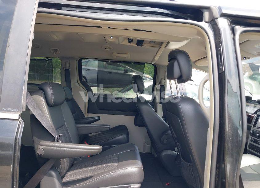 Photo 8 of 2010 Chrysler Town & COUNTRY TOURING PLUS (VIN 2A4RR8D14AR442277)