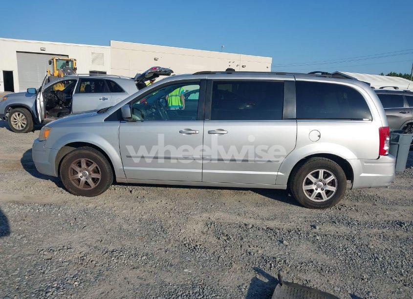 Photo 14 of 2010 Chrysler Town & COUNTRY TOURING PLUS (VIN 2A4RR8D15AR320365)