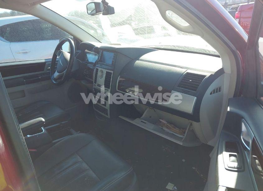 Photo 5 of 2010 Chrysler Town & COUNTRY TOURING PLUS (VIN 2A4RR8D15AR381084)