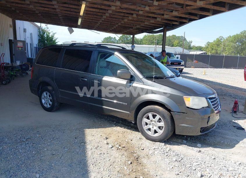 2010 Chrysler Town & COUNTRY TOURING PLUS (VIN 2A4RR8D15AR404072) main photo