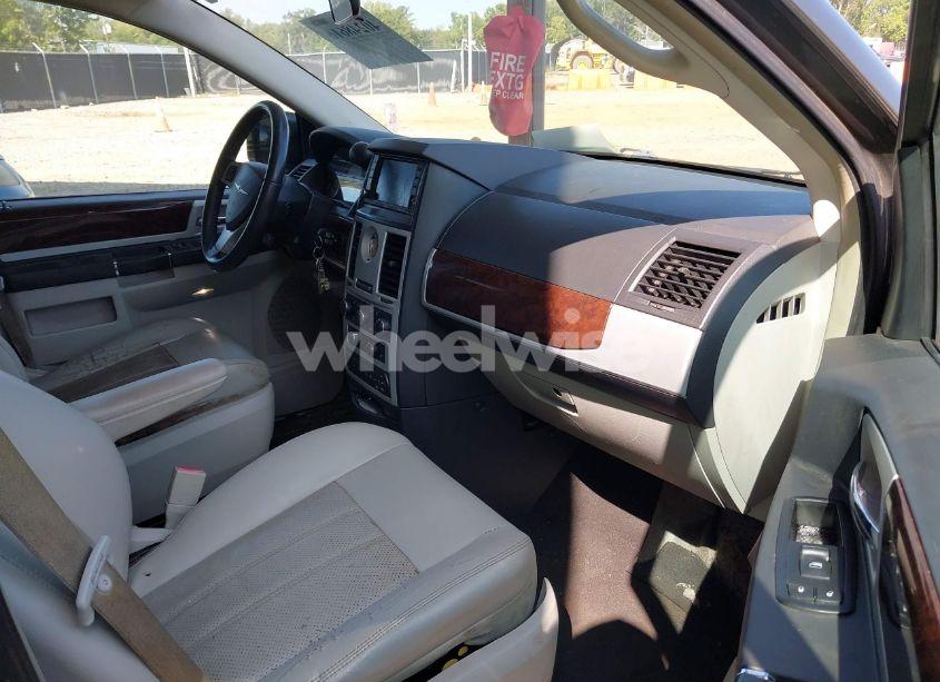 Photo 5 of 2010 Chrysler Town & COUNTRY TOURING PLUS (VIN 2A4RR8D15AR404072)