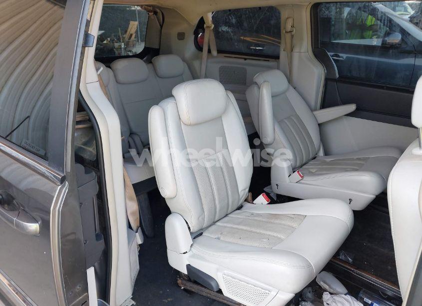 Photo 8 of 2010 Chrysler Town & COUNTRY TOURING PLUS (VIN 2A4RR8D15AR404072)
