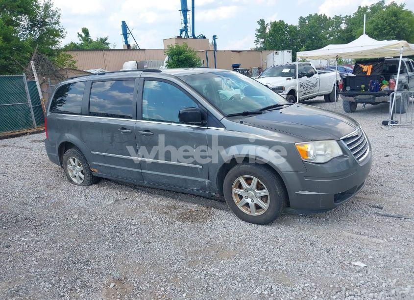 2010 Chrysler Town & COUNTRY TOURING PLUS (VIN 2A4RR8D16AR386486) main photo