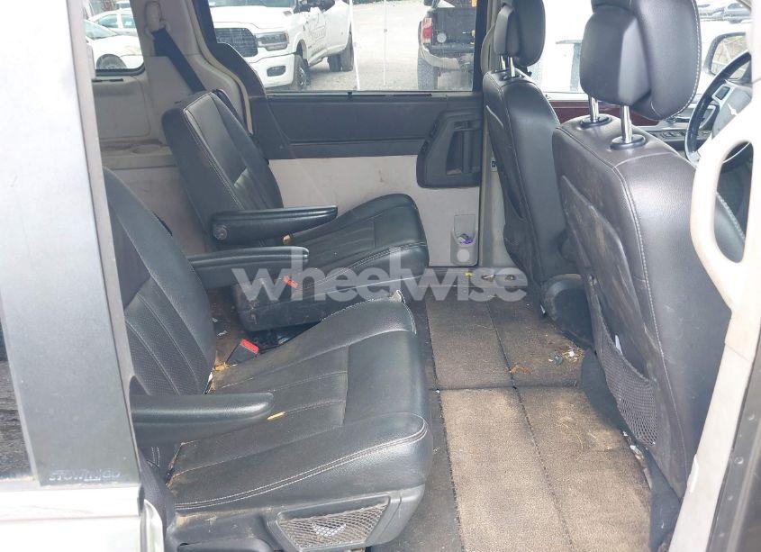 Photo 8 of 2010 Chrysler Town & COUNTRY TOURING PLUS (VIN 2A4RR8D16AR386486)