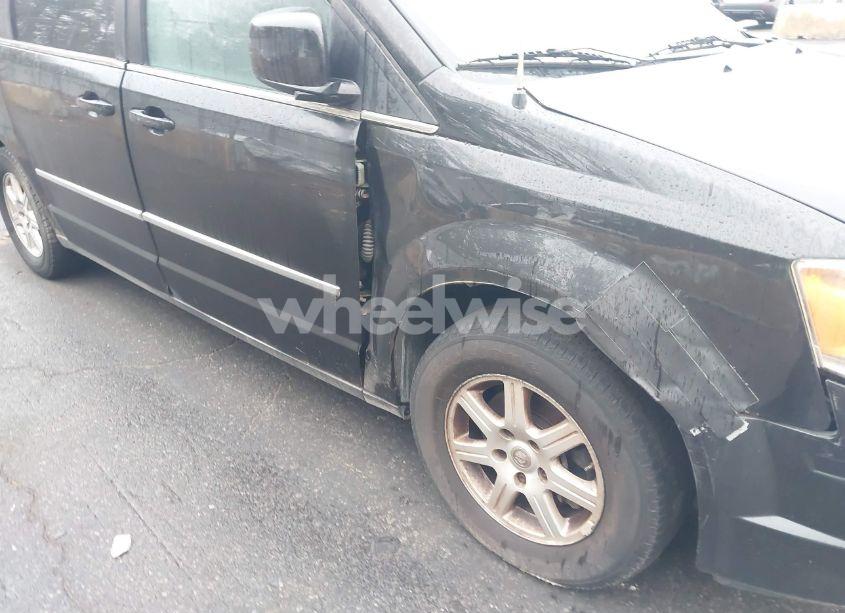 Photo 6 of 2010 Chrysler Town & COUNTRY TOURING PLUS (VIN 2A4RR8D16AR442278)