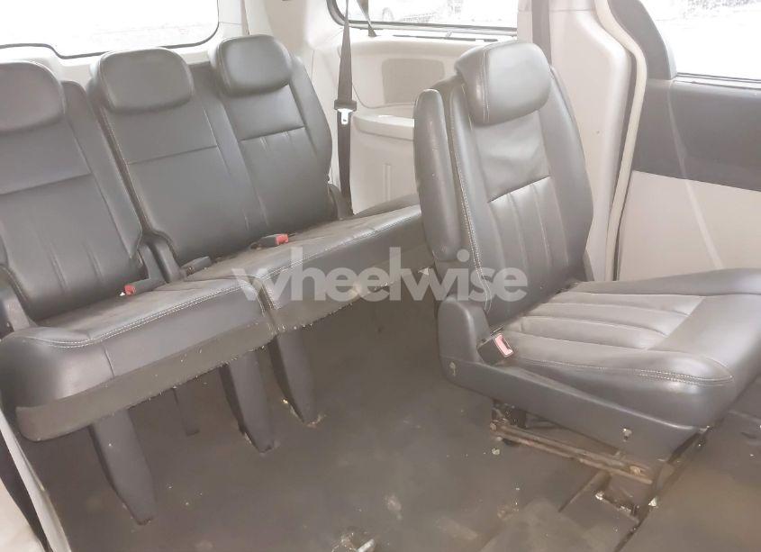 Photo 8 of 2010 Chrysler Town & COUNTRY TOURING PLUS (VIN 2A4RR8D16AR442278)