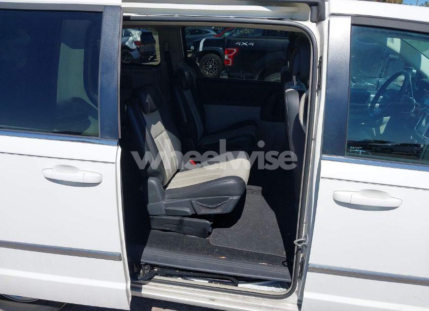 Photo 8 of 2010 Chrysler Town & COUNTRY TOURING PLUS (VIN 2A4RR8D17AR414814)