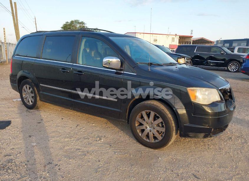 2010 Chrysler Town & COUNTRY TOURING PLUS (VIN 2A4RR8D17AR442239) main photo