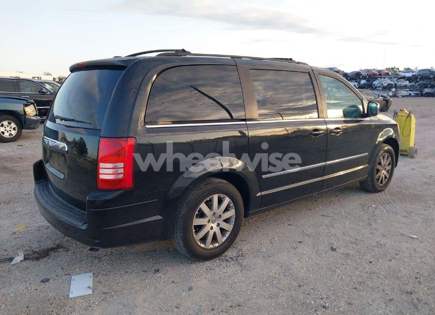 Photo 4 of 2010 Chrysler Town & COUNTRY TOURING PLUS (VIN 2A4RR8D17AR442239)