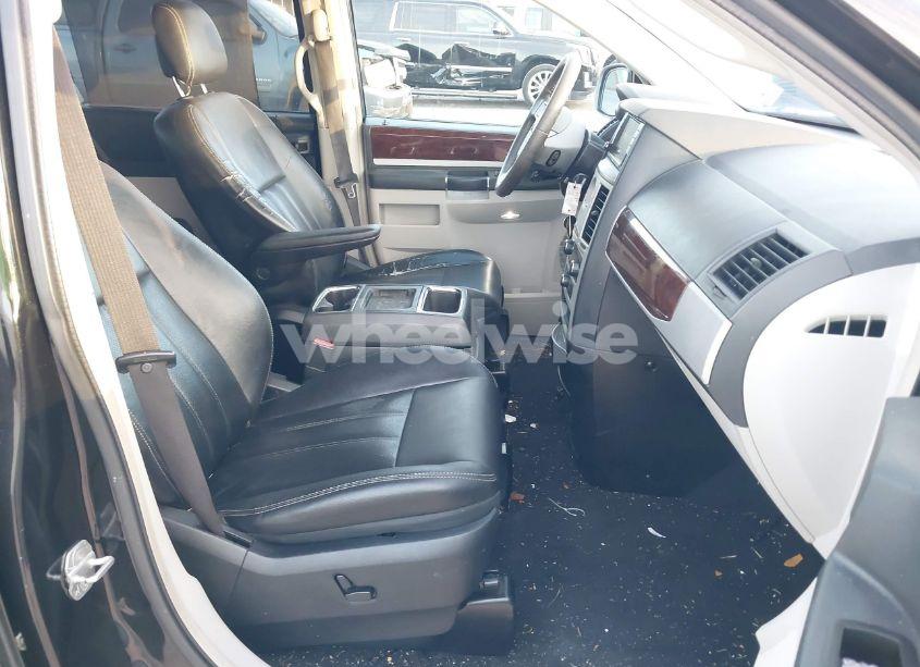 Photo 5 of 2010 Chrysler Town & COUNTRY TOURING PLUS (VIN 2A4RR8D17AR442239)