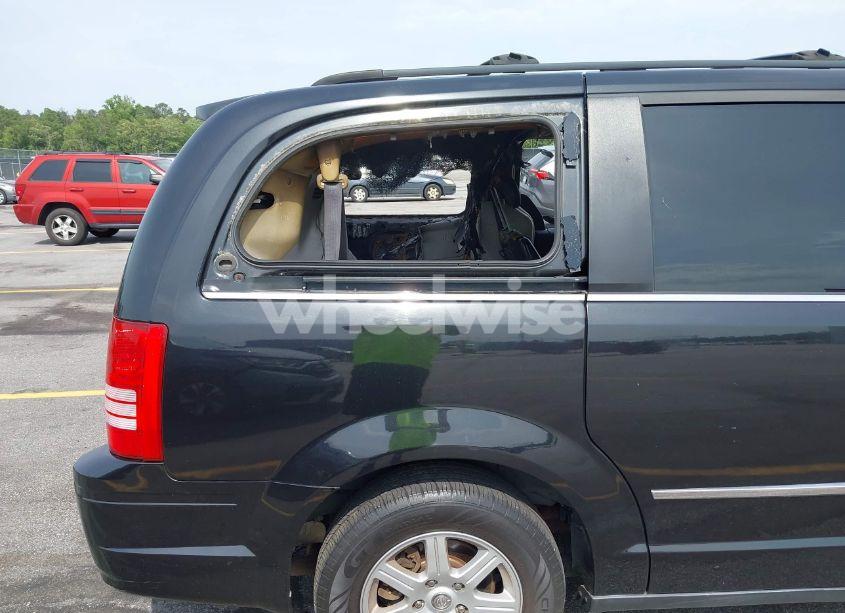 Photo 13 of 2010 Chrysler Town & COUNTRY TOURING PLUS (VIN 2A4RR8D18AR422713)