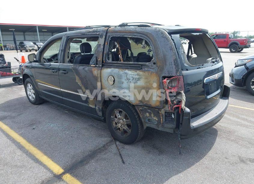 Photo 3 of 2010 Chrysler Town & COUNTRY TOURING PLUS (VIN 2A4RR8D18AR422713)