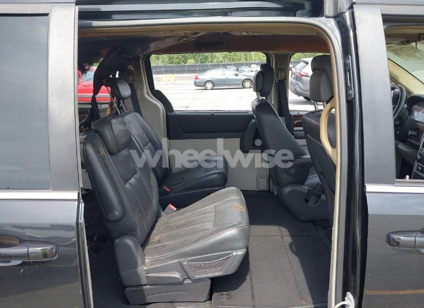 Photo 8 of 2010 Chrysler Town & COUNTRY TOURING PLUS (VIN 2A4RR8D18AR422713)