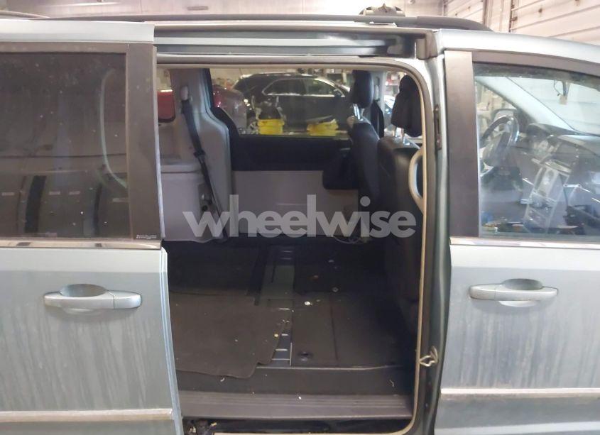 Photo 8 of 2010 Chrysler Town & COUNTRY TOURING PLUS (VIN 2A4RR8D19AR393898)