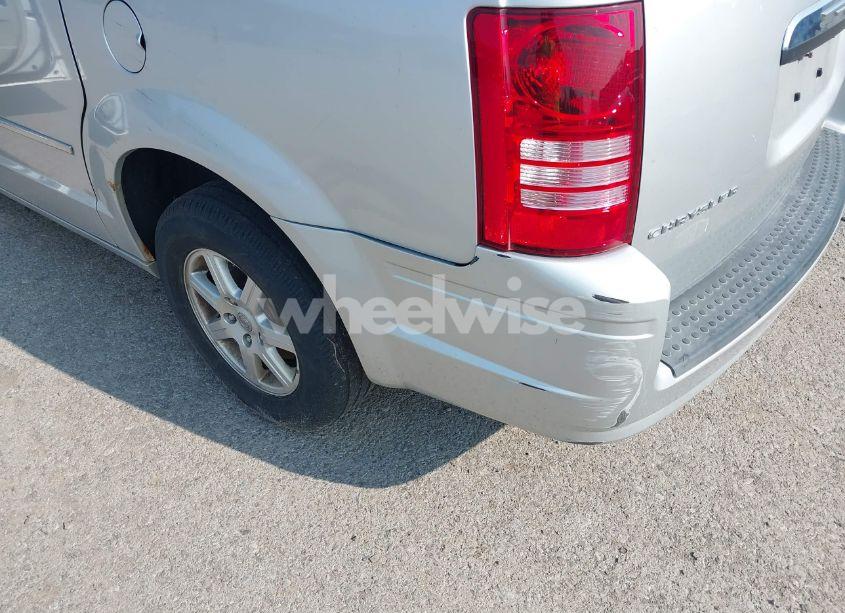 Photo 6 of 2010 Chrysler Town & COUNTRY TOURING PLUS (VIN 2A4RR8D19AR442324)