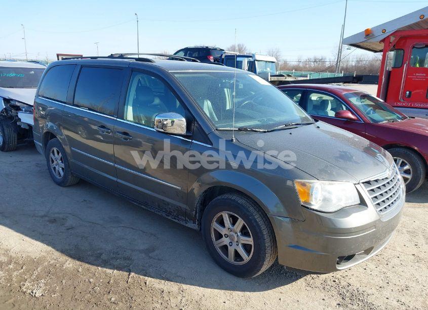 2010 Chrysler Town & COUNTRY TOURING PLUS (VIN 2A4RR8D1XAR473064) main photo