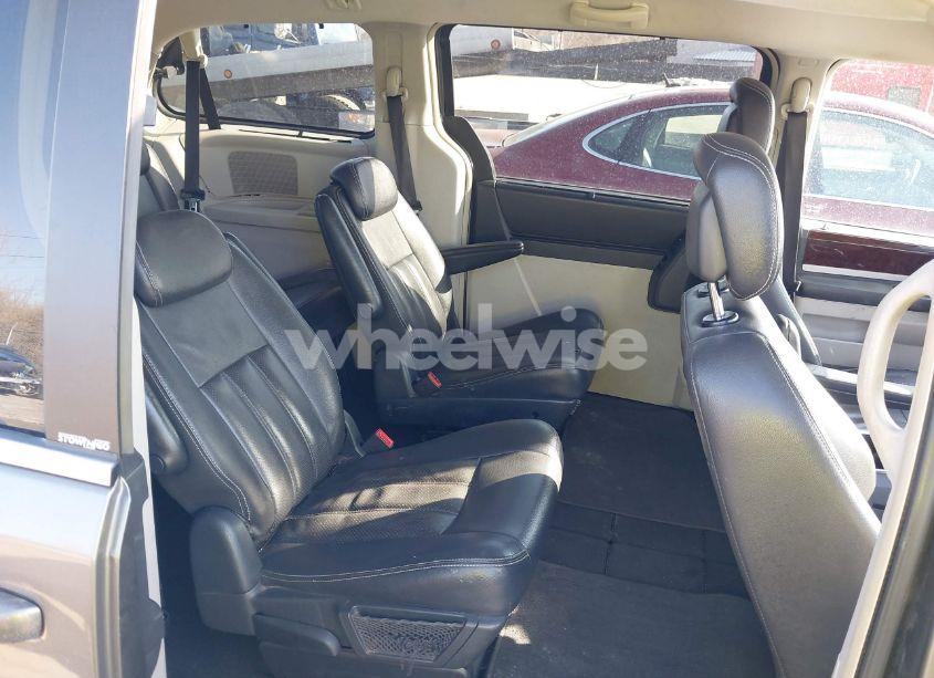 Photo 8 of 2010 Chrysler Town & COUNTRY TOURING PLUS (VIN 2A4RR8D1XAR473064)