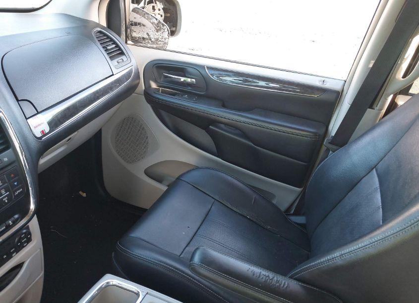 Photo 5 of 2011 Chrysler Town & COUNTRY TOURING-L (VIN 2A4RR8DG0BR614763)