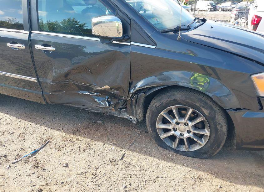 Photo 6 of 2011 Chrysler Town & COUNTRY TOURING-L (VIN 2A4RR8DG0BR614763)