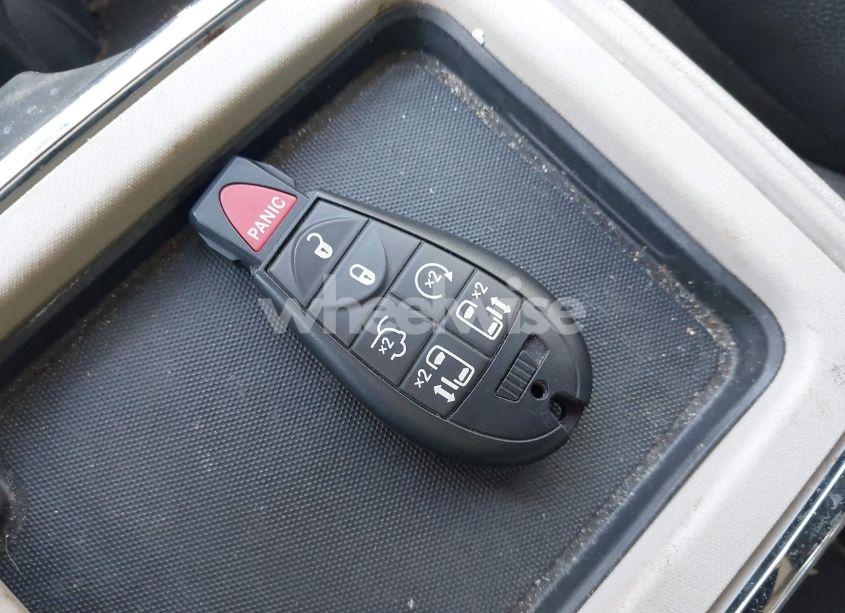 Photo 11 of 2011 Chrysler Town & COUNTRY TOURING-L (VIN 2A4RR8DG0BR630879)