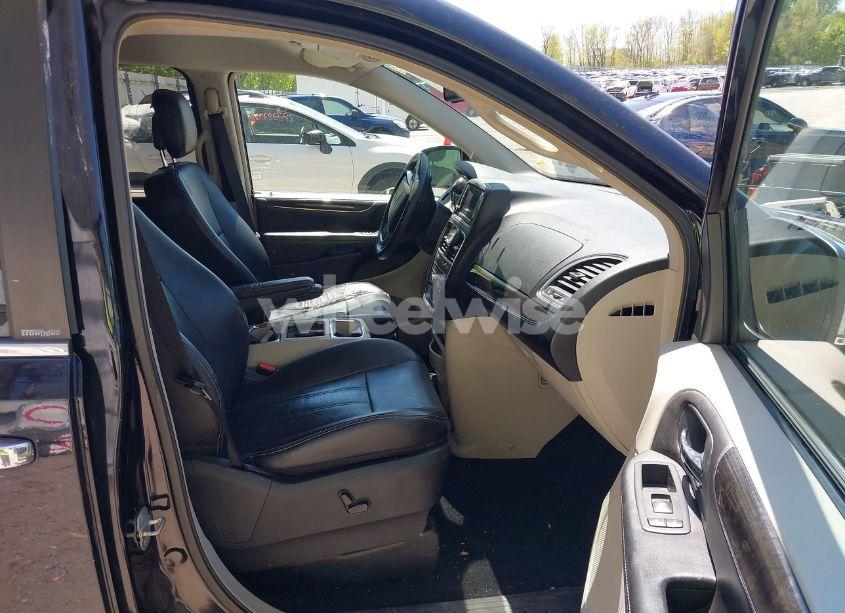 Photo 5 of 2011 Chrysler Town & COUNTRY TOURING-L (VIN 2A4RR8DG0BR630879)