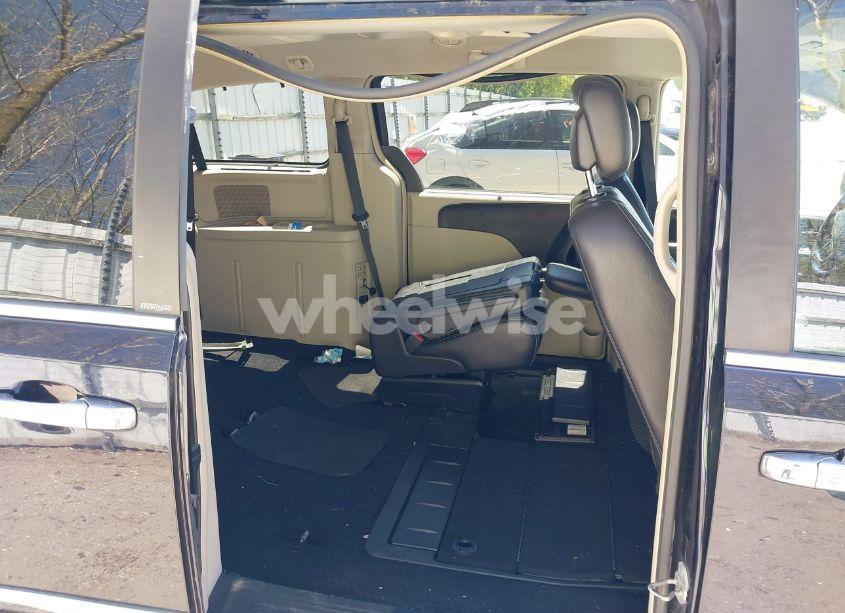 Photo 8 of 2011 Chrysler Town & COUNTRY TOURING-L (VIN 2A4RR8DG0BR630879)