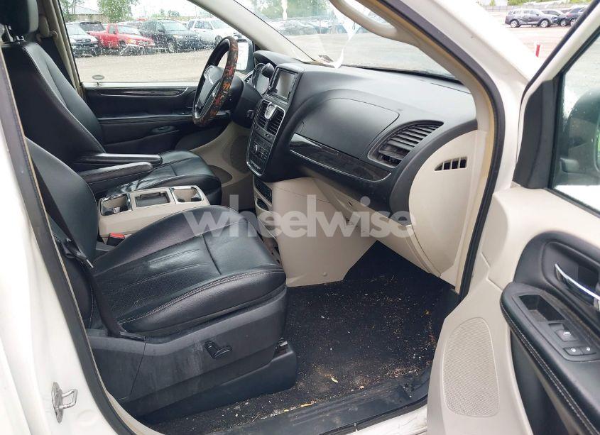 Photo 5 of 2011 Chrysler Town & COUNTRY TOURING-L (VIN 2A4RR8DG0BR681993)