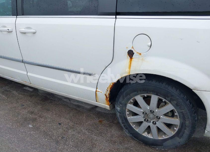 Photo 6 of 2011 Chrysler Town & COUNTRY TOURING-L (VIN 2A4RR8DG0BR681993)