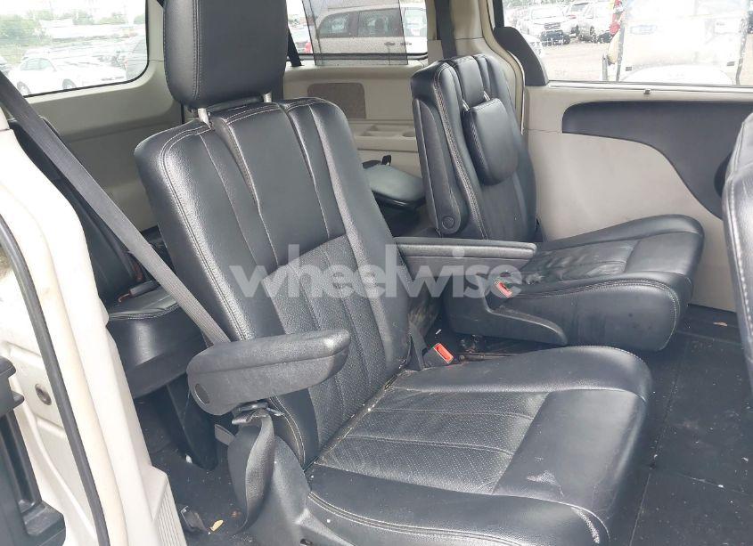 Photo 8 of 2011 Chrysler Town & COUNTRY TOURING-L (VIN 2A4RR8DG0BR681993)